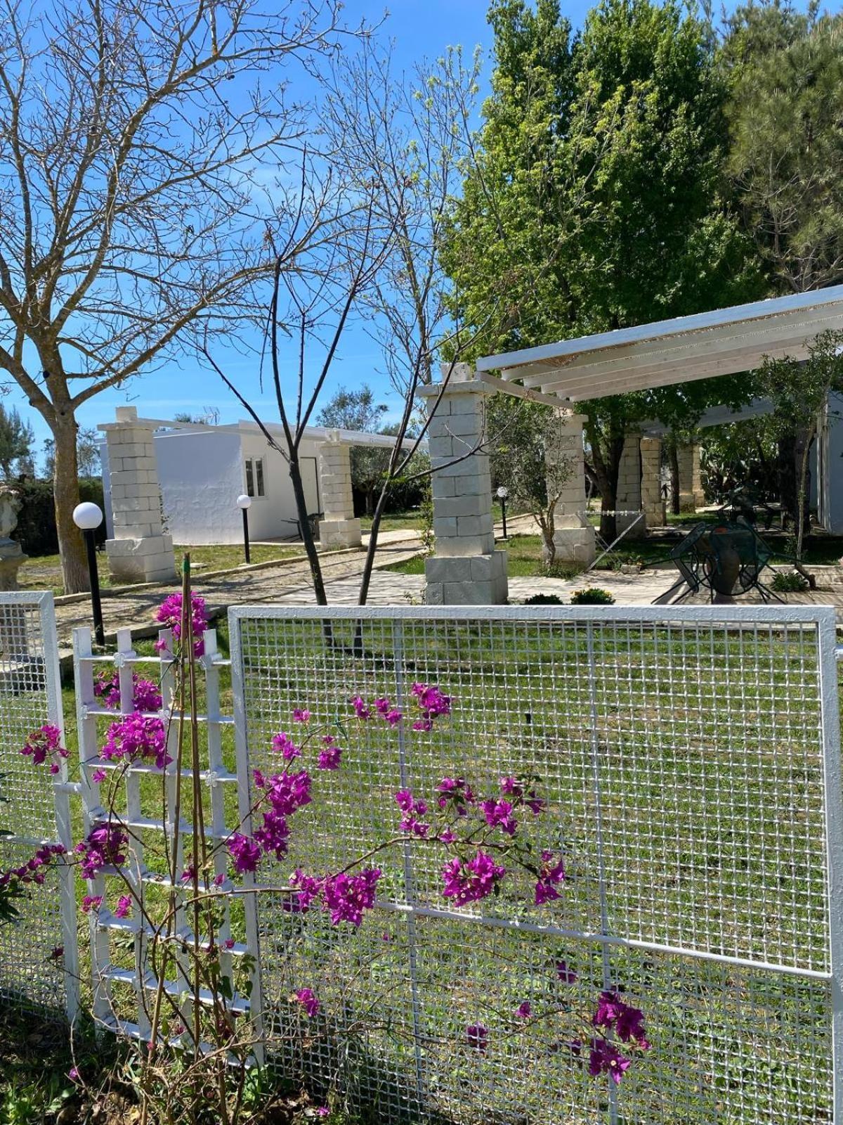 Agriturismo Tenuta La Monaca Aradeo Bagian luar foto